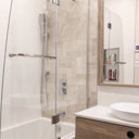 Dreamline Aqua 48 Zoll Rahmenlose Duschwand Mit Schwingtür – Modern & Flexibel Für Kleine Bäder